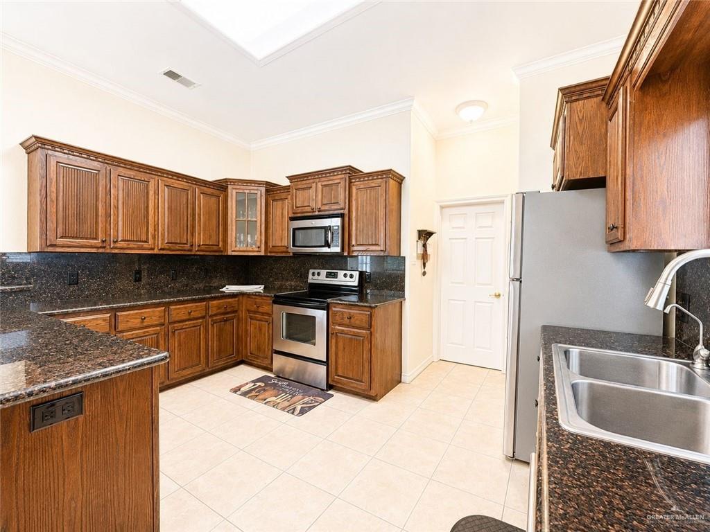 Photo 10 of 1717 Chayna Avenue