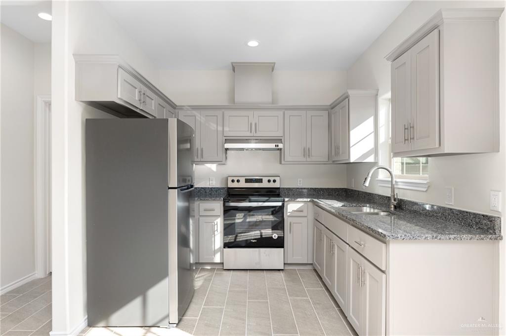 Photo 2 of 5601 Nightingale Avenue #4